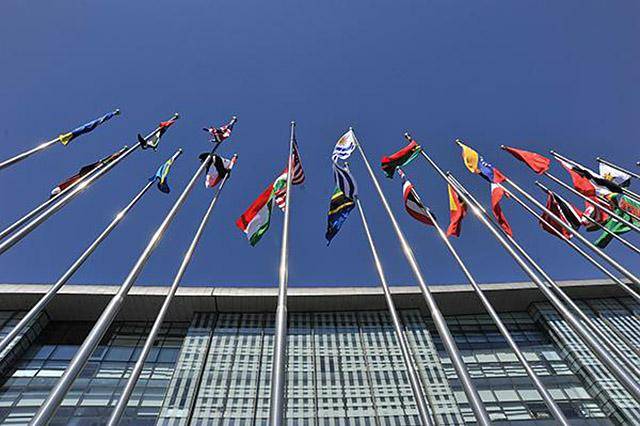 经济打击、地位威胁，新加坡发展危机四伏，折射未来亚洲格局雏形 