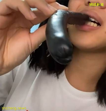 獅城IKEA售 “黑炭”熱狗面包