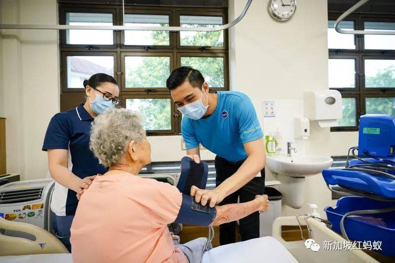 苦差事！獅城前線醫護人員遭辱罵、動粗和騷擾事件逐年攀升