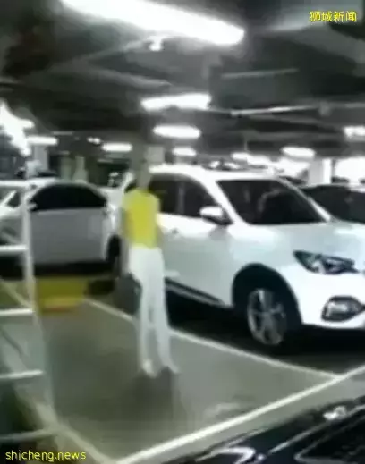 新加坡女子肉身霸占车位，还理直气壮要报警