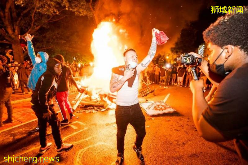 突发!这个国家再陷暴乱!枪手疯狂扫射!新加坡种族为什么不乱