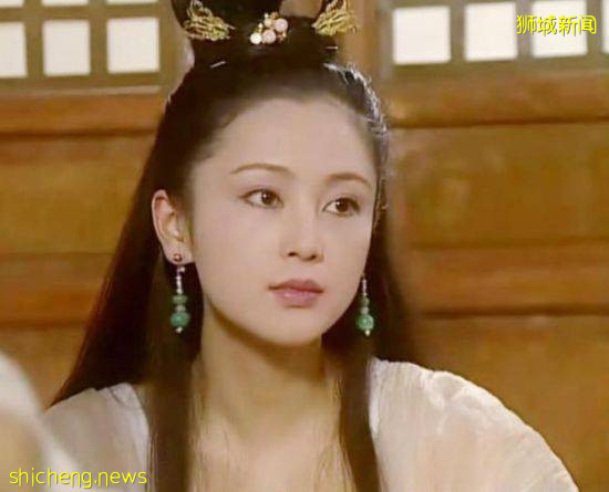 昨晚,新加坡牛车水中秋亮灯!“嫦娥好看得像整过容……”