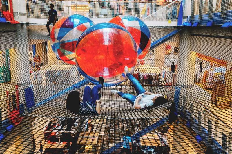 新加坡Airzone全世界首个悬空游乐场🎪 大型空中海洋球 + 网上漫步,好玩到不想回家