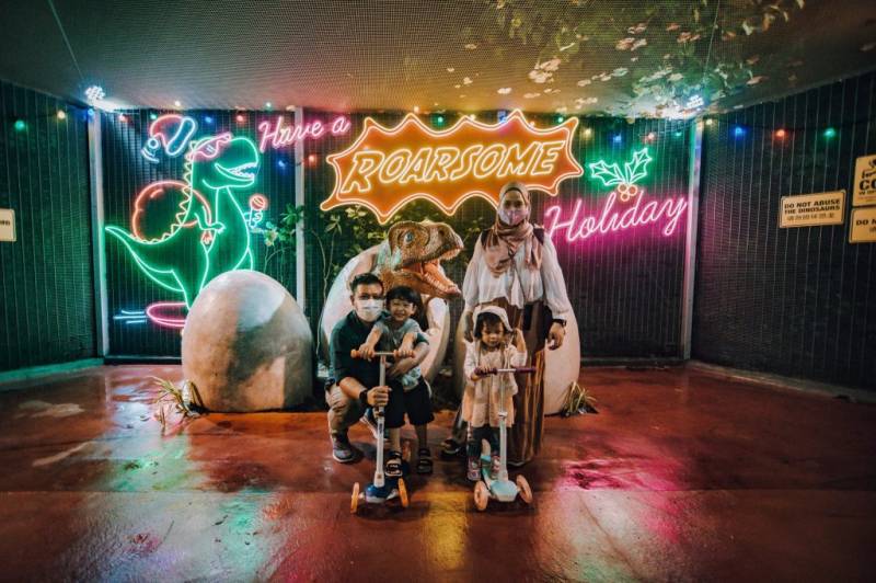 樟宜侏罗纪步道节日特备🎄入场免费!酷炫版恐龙灯饰装置,闪亮隧道、圣诞霓虹灯✨