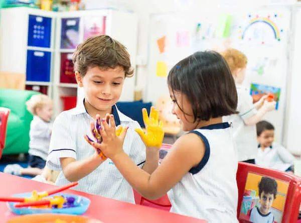 前美国总统夫人亲自指导过的新加坡学生,居然在这间学校?