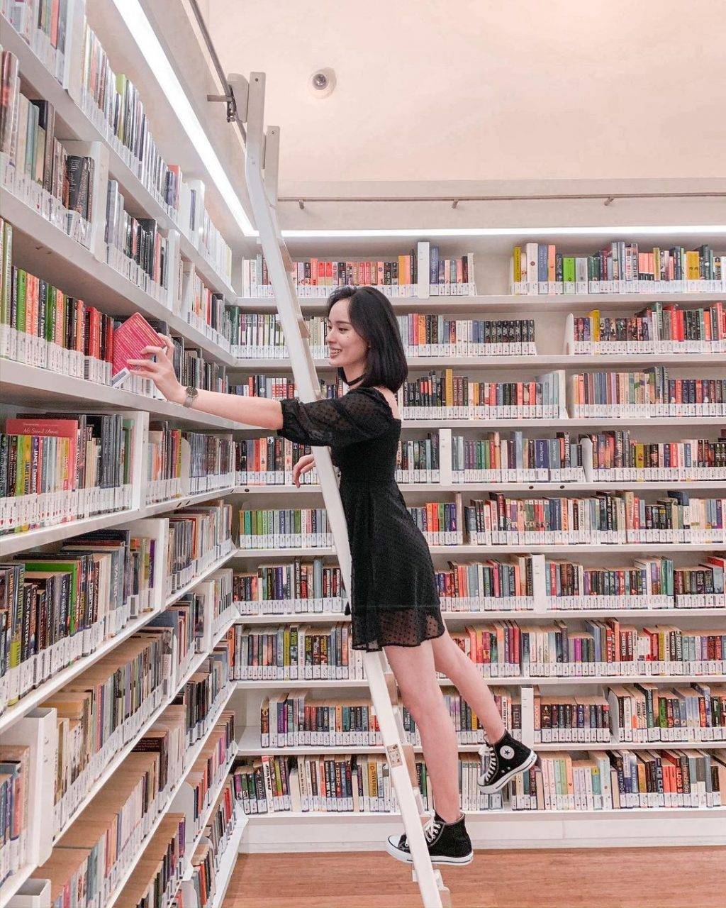 读书拍照两不误😏新加坡6间高颜值图书馆📖享受阅读生活，打卡魔人必须冲📷 