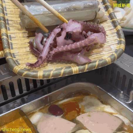 小木凳自助火锅新店开业两人同行一人免单，还送菜