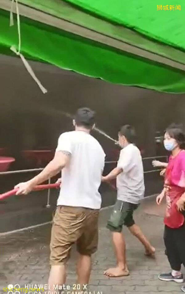 一摊起火蔓延15摊狂烧 食阁摊主料损失数十万