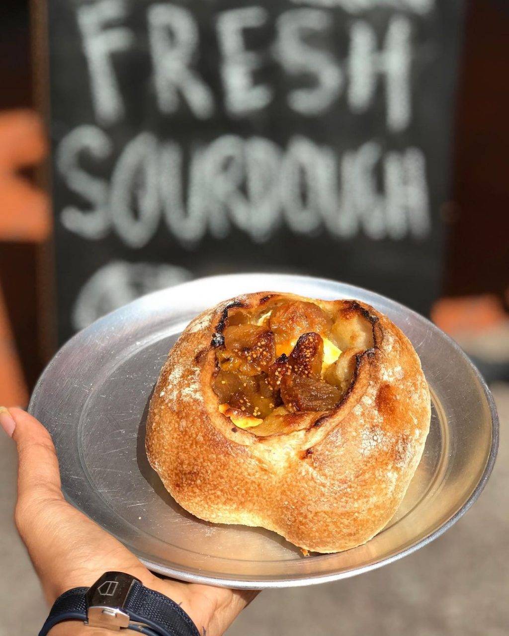 在紅屋吃美食🥘“Micro Bakery at Red House”面包廠改造而成的烘焙坊、保留原有面貌，現代與曆史交融用餐環境✨