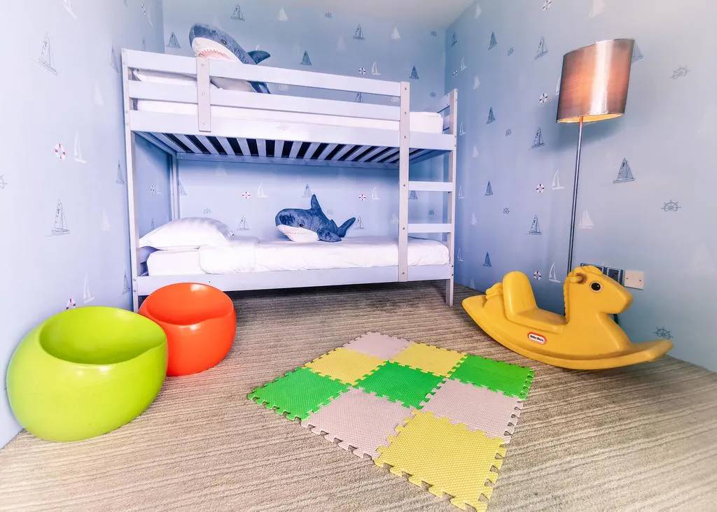 新加坡25家親子酒店周末小住!遊艇、樹屋和海底景色美不勝收,攻略太全了