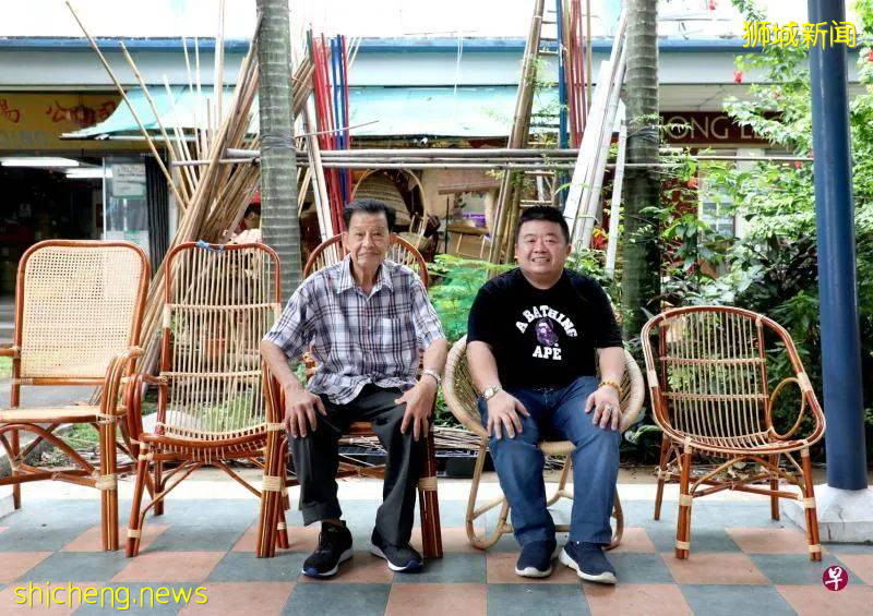 一邊給幼童坐，一邊給大人坐，見識下古早母子椅！承載幾代新加坡人回憶的竹藤手藝至今可好