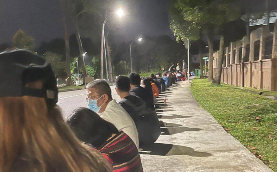 马驻新专员署又现人龙　有人排6小时扑空