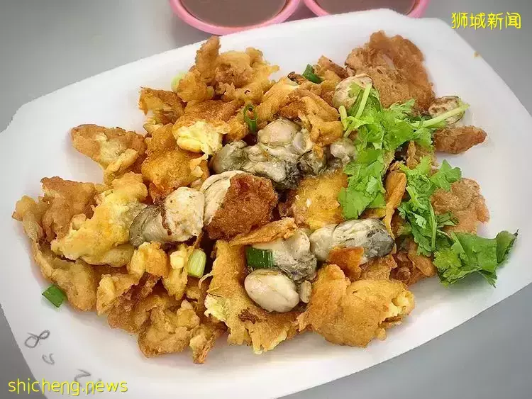 新加坡必吃宝藏特色美食“合记炒蚝煎”😋金黄酥脆鸡蛋酥+柔嫩多汁牡蛎，口水流一地啦
