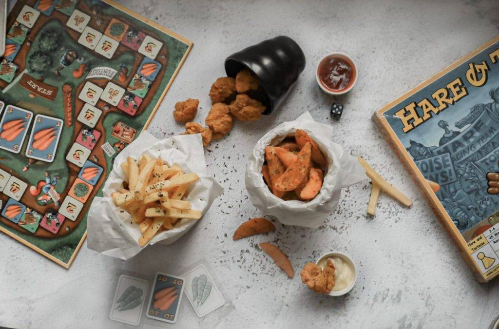 遊戲小天堂！新加坡首家桌遊咖啡廳🎮 整牆遊戲任你玩+24小時營業！私人包廂給你轟趴😎