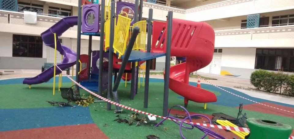 新加坡吸毒男子无照驾驶,撞毁游乐场,还要打警察!