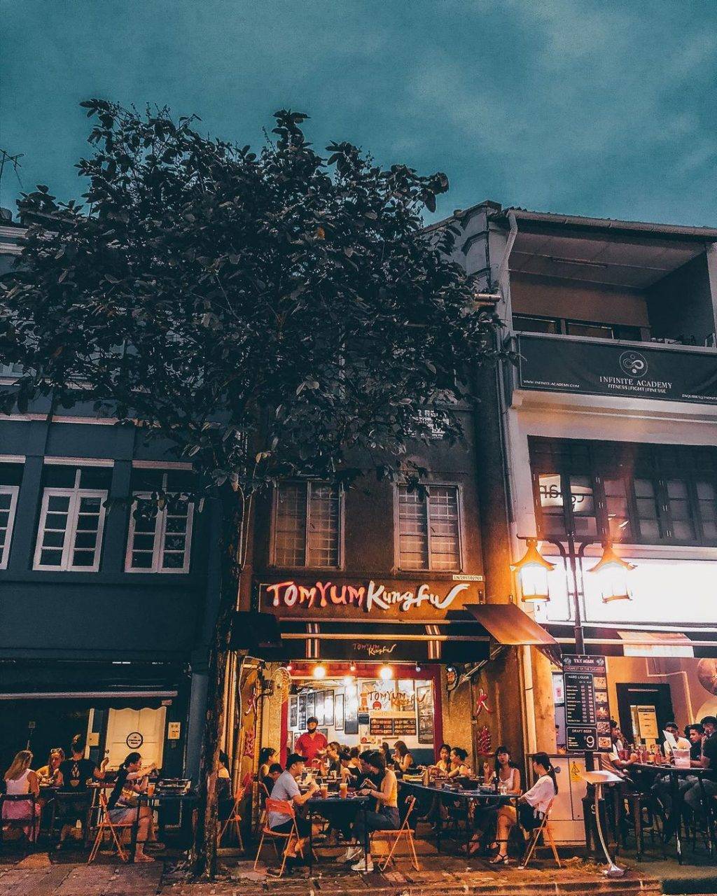 瞬穿曼谷街頭！氣氛滿點的泰式炭燒火鍋Tom Yum Kungfu🤤 口味正宗、平價又好吃！