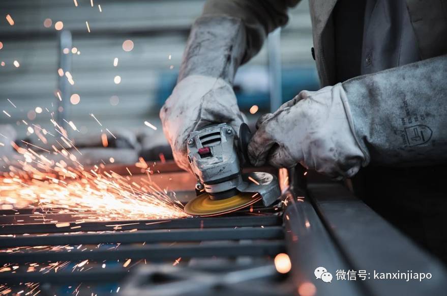 新加坡处理垃圾员月薪竟然有4458新币?“我宁可每天面对垃圾”