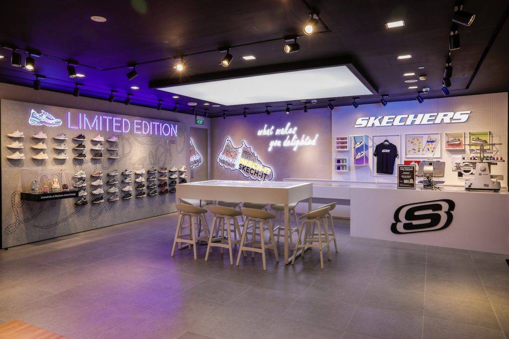 潮人范儿😎 东南亚最大Skechers门店！买鞋都能炫到爆🔥 酷炫迷彩涂鸦墙，拍照打卡潮风满档