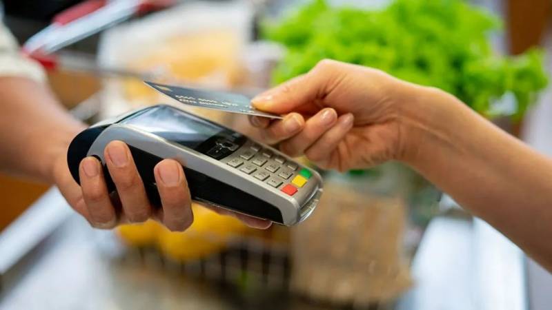 一分不剩!新加坡未成年姐弟合伙,盗刷80岁祖母15万存款