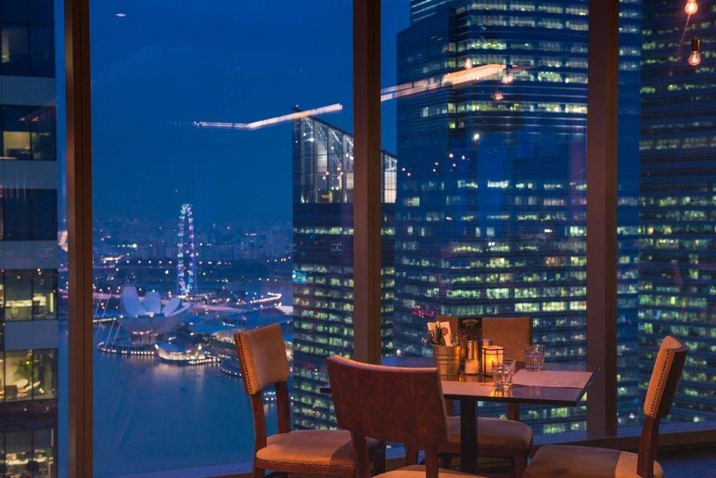 俯瞰不夜城✨ 精选新加坡5大高空餐厅！充满小情调的约会/聚餐圣地🍴 浪漫夜景都在这里