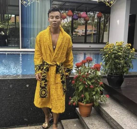 亚洲富豪闪瞎眼,新加坡富二代登网飞真人秀