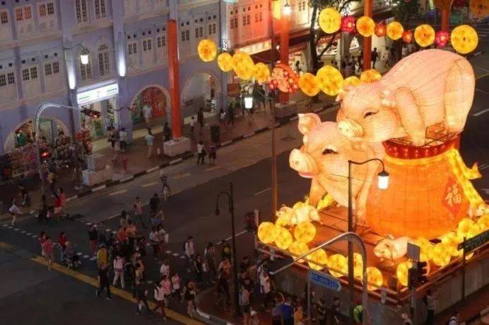 中秋明月夜,今宵歡樂多! 樂評牛車水燈飾