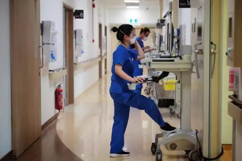 超多回國航班熔斷!新加坡決戰奧密克戎,這三點很重要!5000多人爲這個規定請願