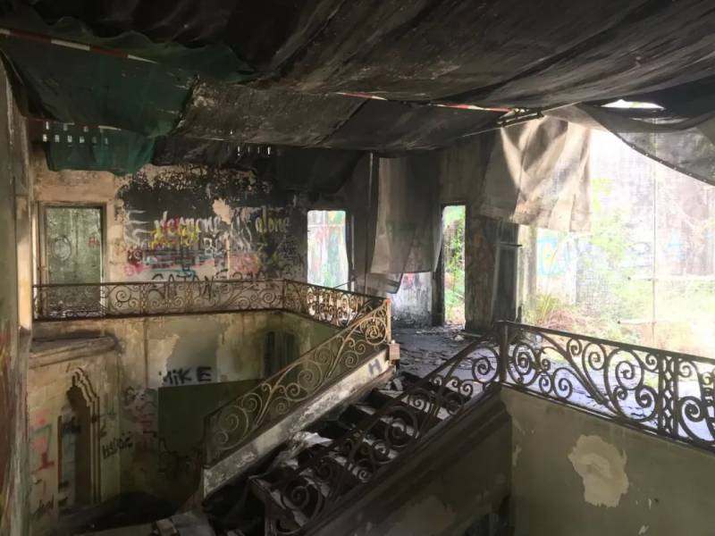 实拍！英国博主非法闯入新加坡“鬼屋”探险，却被网友力挺