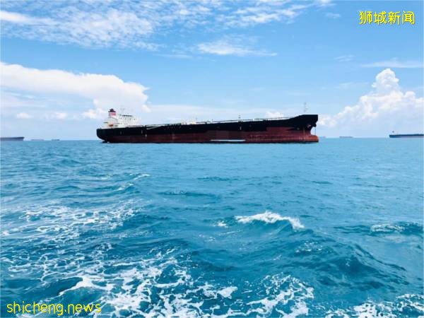 狮城油槽船非法停泊柔海域 船长船员被扣查