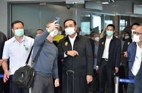 科興在新加坡“受歧視”?總理夫人發貼回應!本月起一大波人開始出國旅遊了