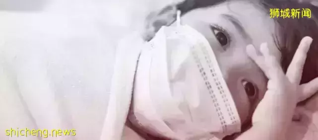 他,感染新冠后,被抽出一升黑色积液!新加坡医院开始增加床位