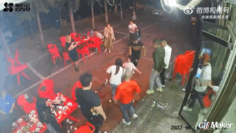 全員抓獲！唐山打人男子，如果在新加坡，會被鞭刑