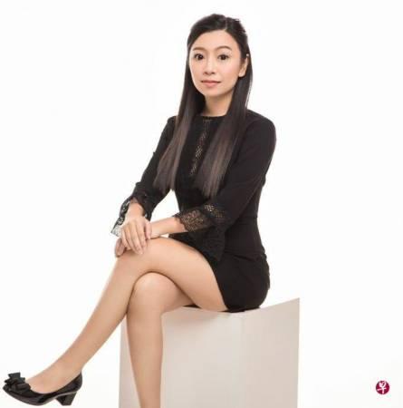 边驾车边调收音机 美女经纪酿4车连环撞