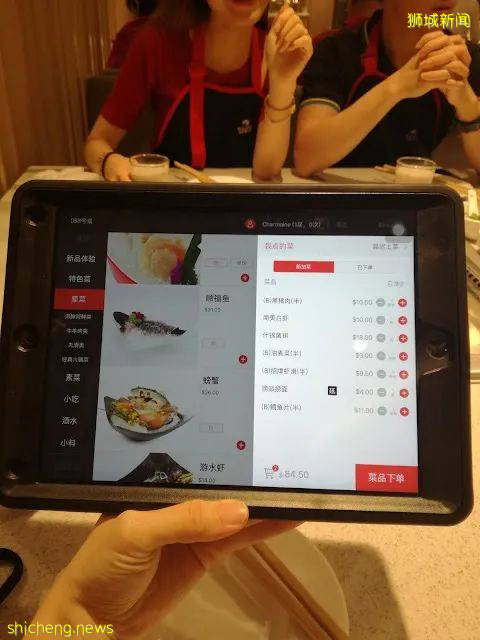 在新加坡海底捞上班,就像被打了鸡血一样