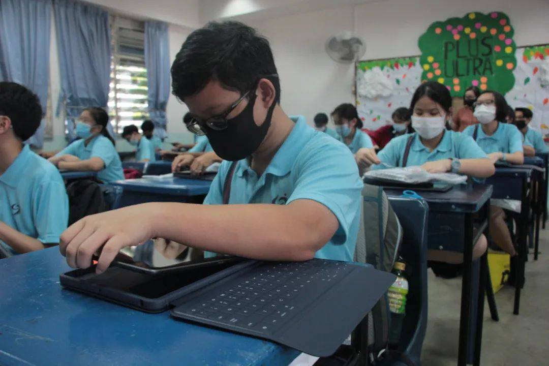 羡慕!新加坡这间中学给每个学生发全新iPad!“贵校还收人吗?”