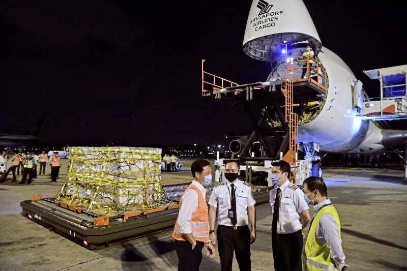 首批冠病疫苗到手 狮城人最快周末接种