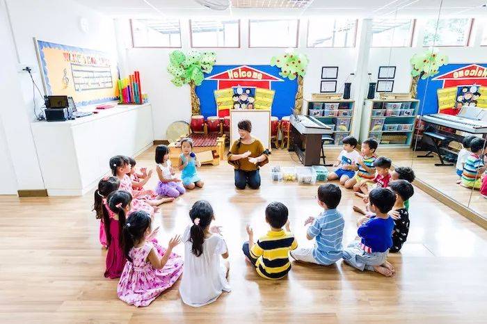 新加坡幼兒園優勢！小一免試，母子陪讀，雙語教學