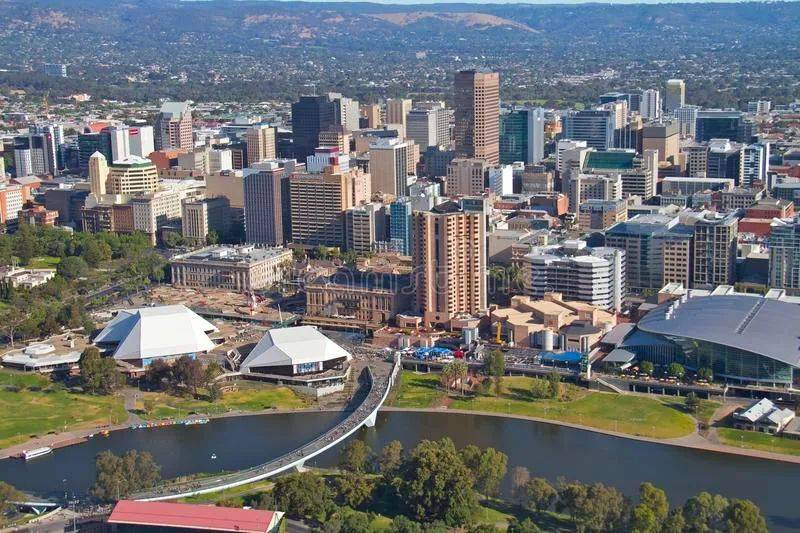 中國女留學生討薪被掌掴、踢飛！唐人街爆發抗議遊行！新加坡也有這種事嗎