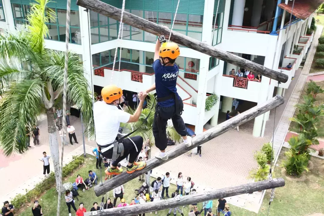高空户外活动事故引发长远影响，新加坡教育部继续暂停举办相关活动