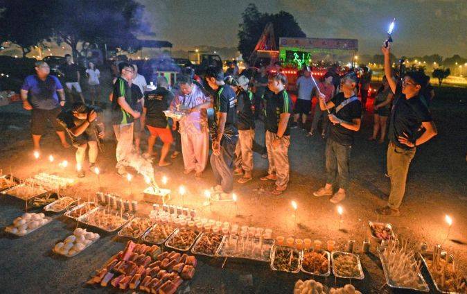 一个老外在新加坡中元节晚上的遭遇~看完惊呆了