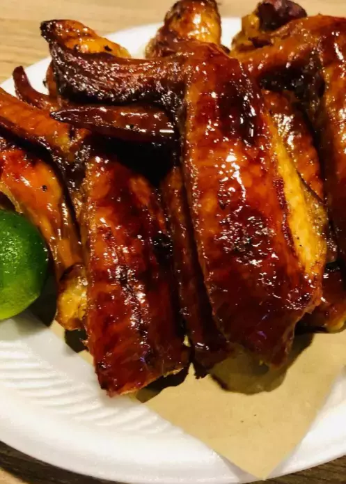 逢周末就爆滿!這個新加坡唯一的靠海美食村裏到底有哪些“寶藏小吃”