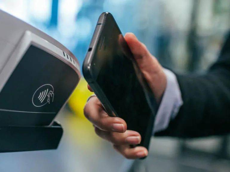 为什么这些人上车不用刷卡?深扒新加坡各种坐车的骚操作