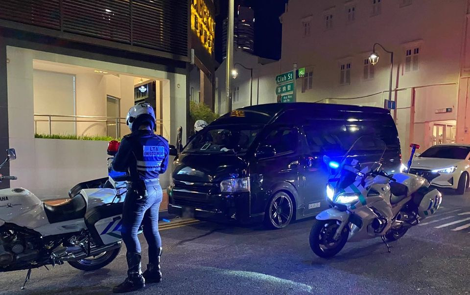 不仅非法改装派对巴士 还违例提供聚会服务!当局扣押六辆巴士