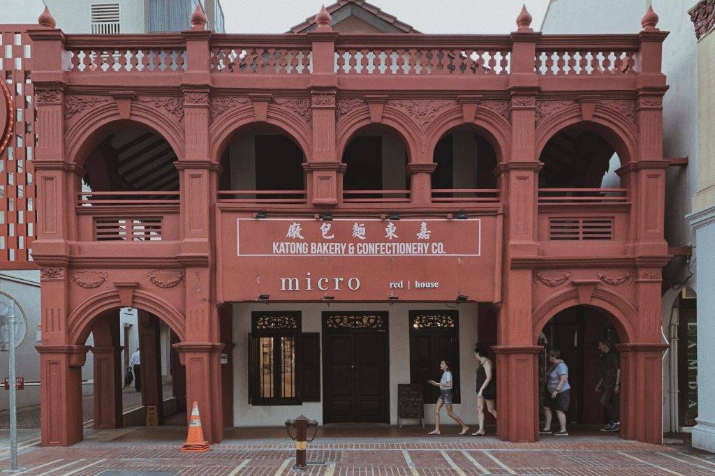 在紅屋吃美食🥘“Micro Bakery at Red House”面包廠改造而成的烘焙坊、保留原有面貌，現代與曆史交融用餐環境✨