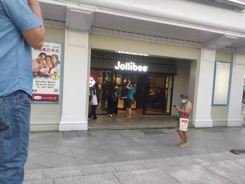 Jollibee在Bugis黄金地段开设新店,美味的炸鸡离你更近啦