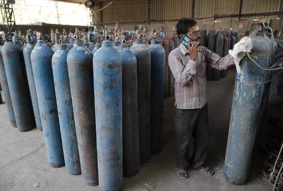 印度疫情幾近失控!中國2000台制氧機已到、新加坡醫療物資已到、美國呢