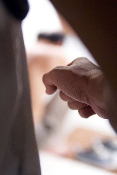 买私烟 变 矿泉水  男子设圈套暴打骗子