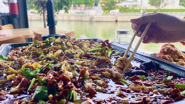 比雙11剁手更恐怖的事情是——這家烤魚、小龍蝦，竟然讓人