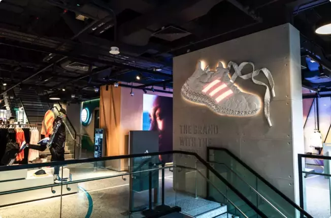 全新加坡最大Adidas开幕, 三层楼高+融合新加坡元素