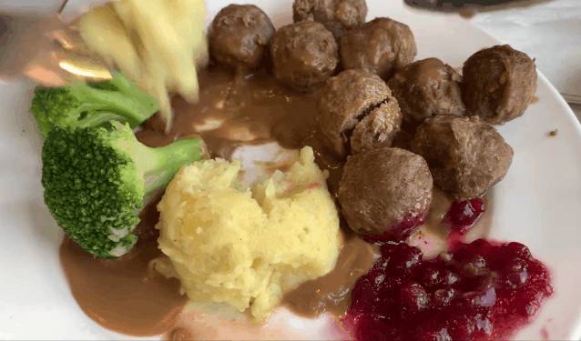 實拍！新加坡宜家餐廳排隊幾十米，人擠人，他們都爲這個而來